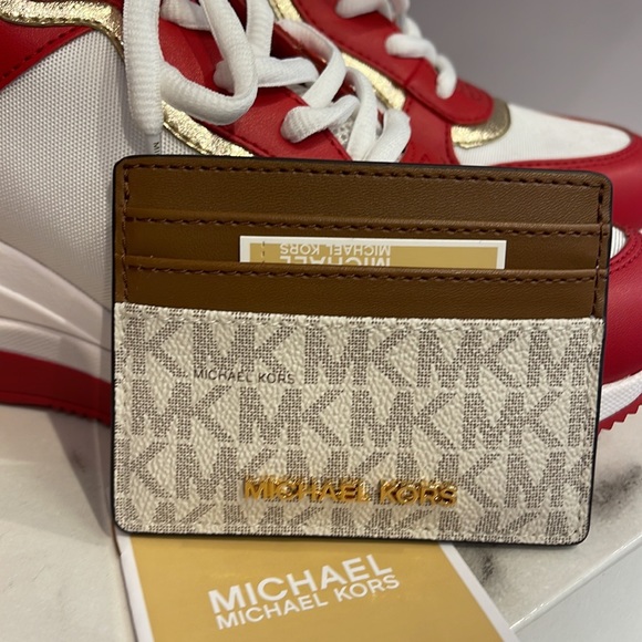 MICHAEL KORS
Leather Large Card Holder Case Wallet 
Vanilla MK Signature 
NWT - Picture 14 of 16